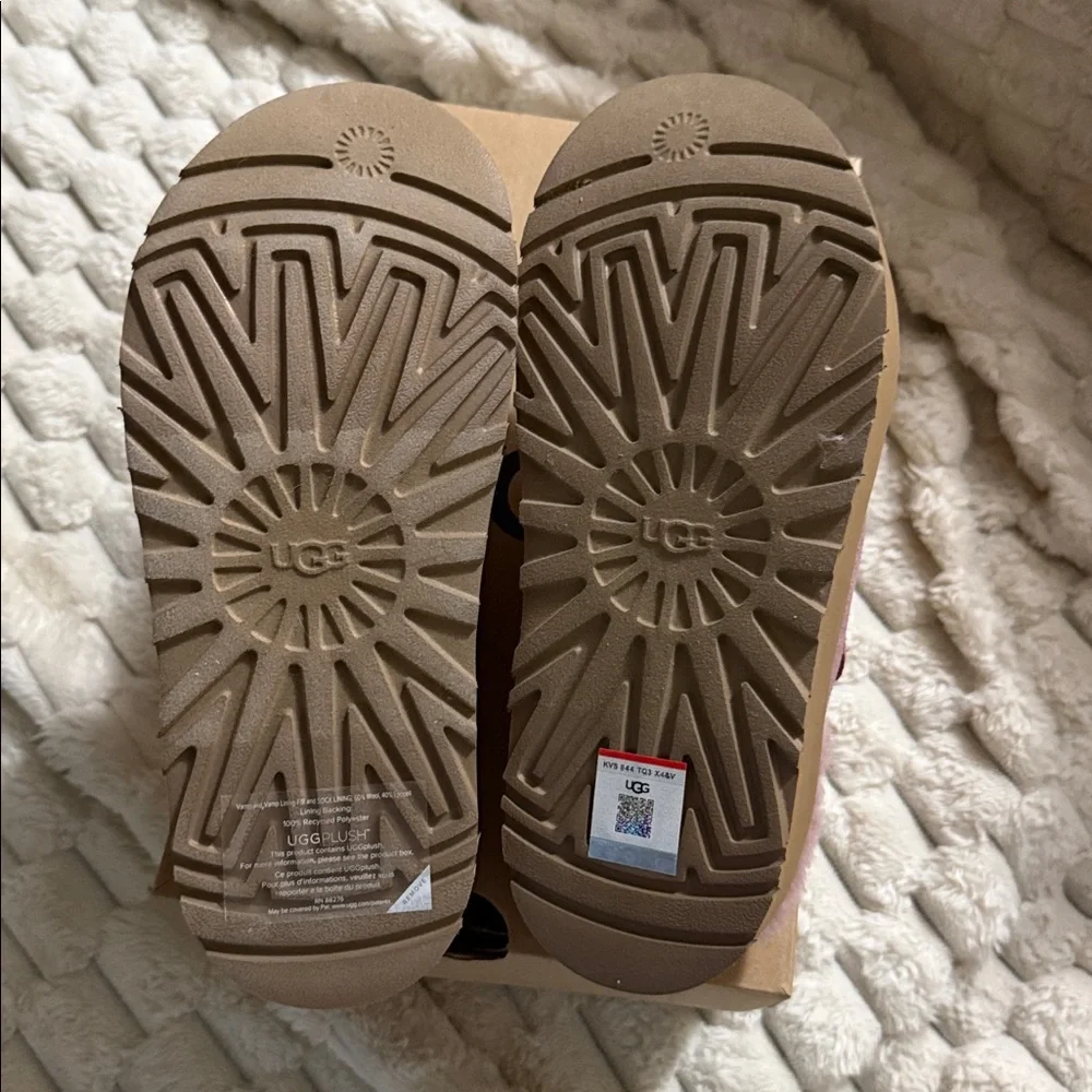 UGG Bayonna pink Slip-On Footwear Sz 6 - Picture 5 of 6